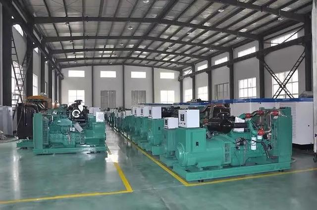 云南發(fā)電機組廠家：整套的大型柴油發(fā)電機組由哪幾個部分組成？